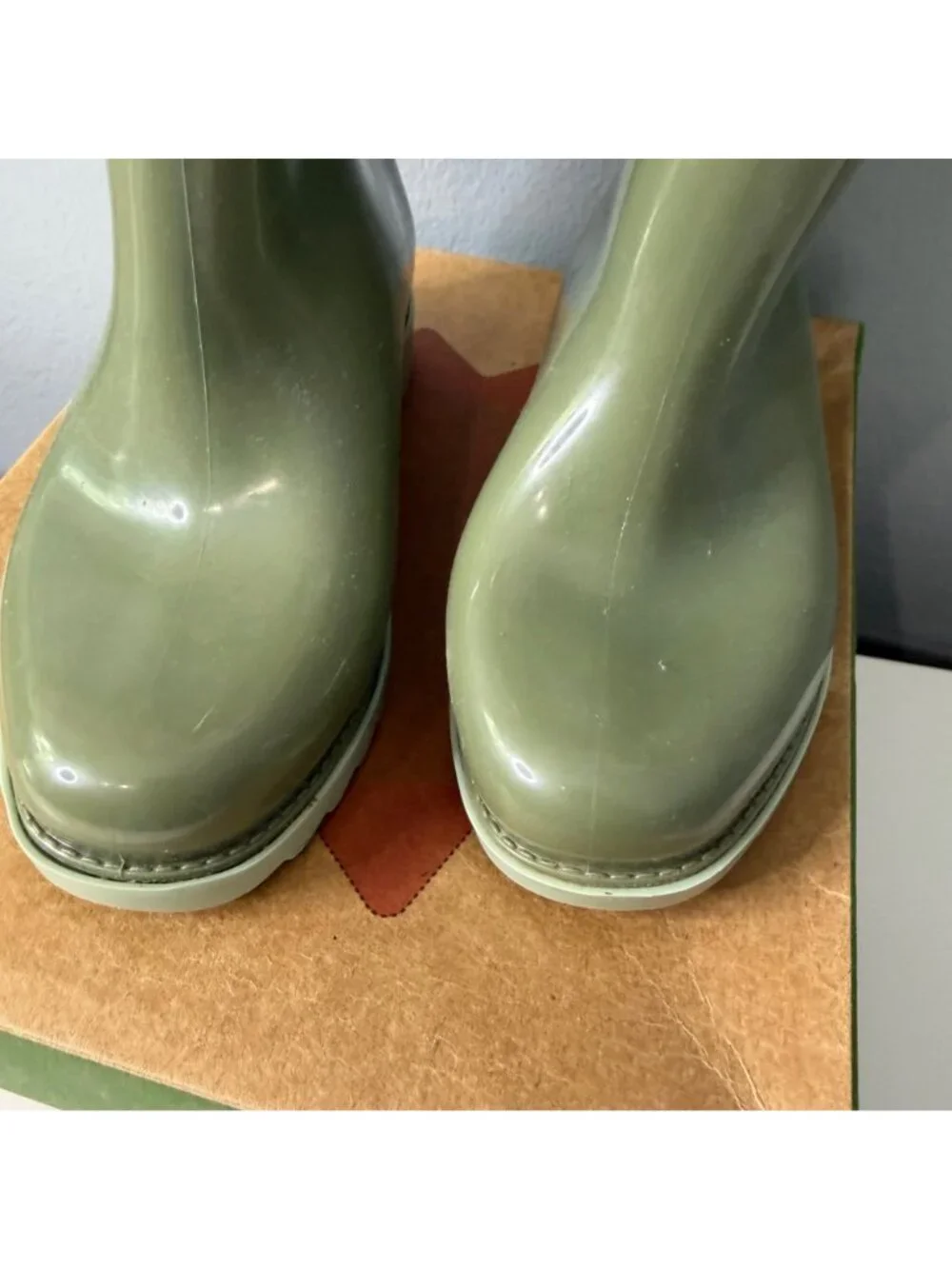 MINI MELISSA light green rain boots w/ camo liner size 11 youth